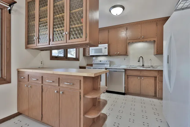 $650,000 | 1241 Holly Drive East, Hugo, MN 55038