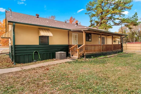 $1,700 | 602 Legendary Lane, Gun Barrel City, TX 75156