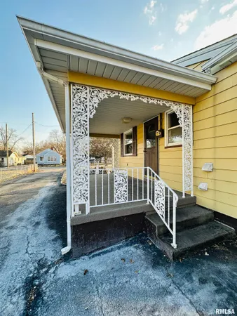 $97,000 | 3135 West Starr Street, Peoria, IL 61605