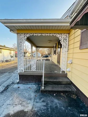 $97,000 | 3135 West Starr Street, Peoria, IL 61605