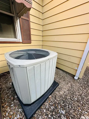 $97,000 | 3135 West Starr Street, Peoria, IL 61605