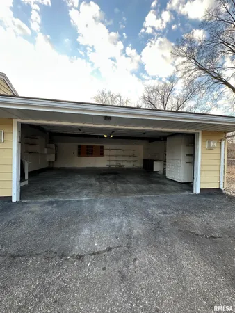 $97,000 | 3135 West Starr Street, Peoria, IL 61605
