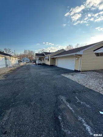 $97,000 | 3135 West Starr Street, Peoria, IL 61605