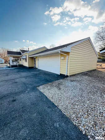 $97,000 | 3135 West Starr Street, Peoria, IL 61605