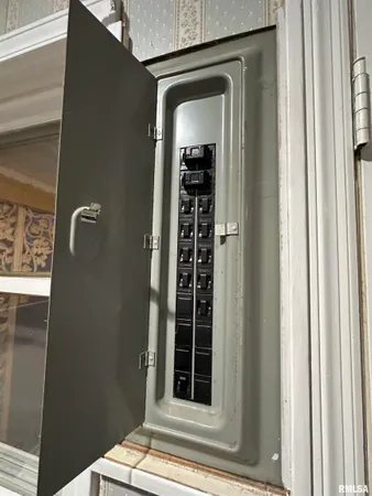 $97,000 | 3135 West Starr Street, Peoria, IL 61605