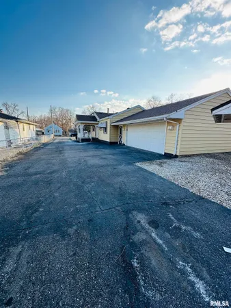 $97,000 | 3135 West Starr Street, Peoria, IL 61605