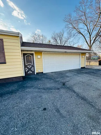 $97,000 | 3135 West Starr Street, Peoria, IL 61605