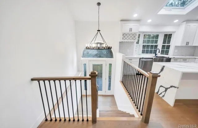 a view of entryway with a front door