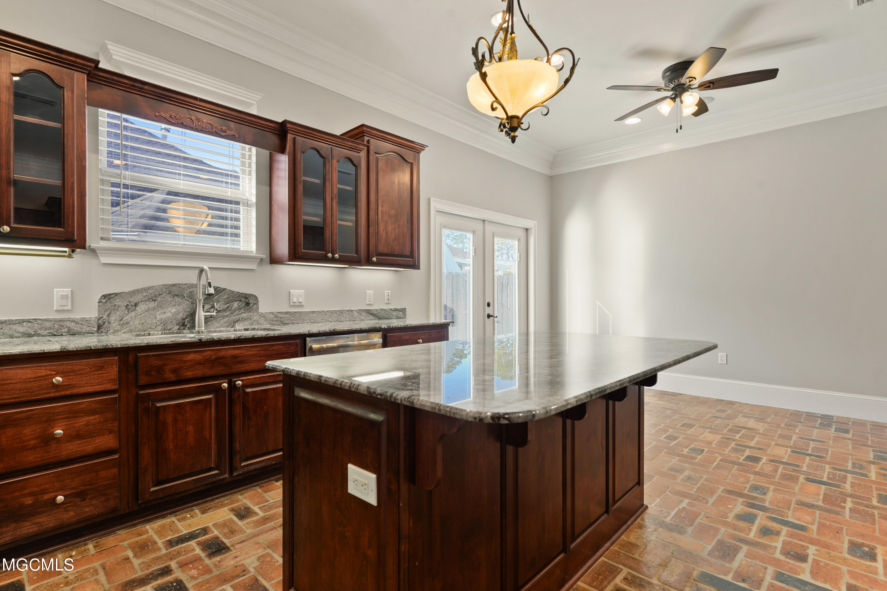 2328 Rue Maison Biloxi, MS 39532 - Photo 11 of 34 007