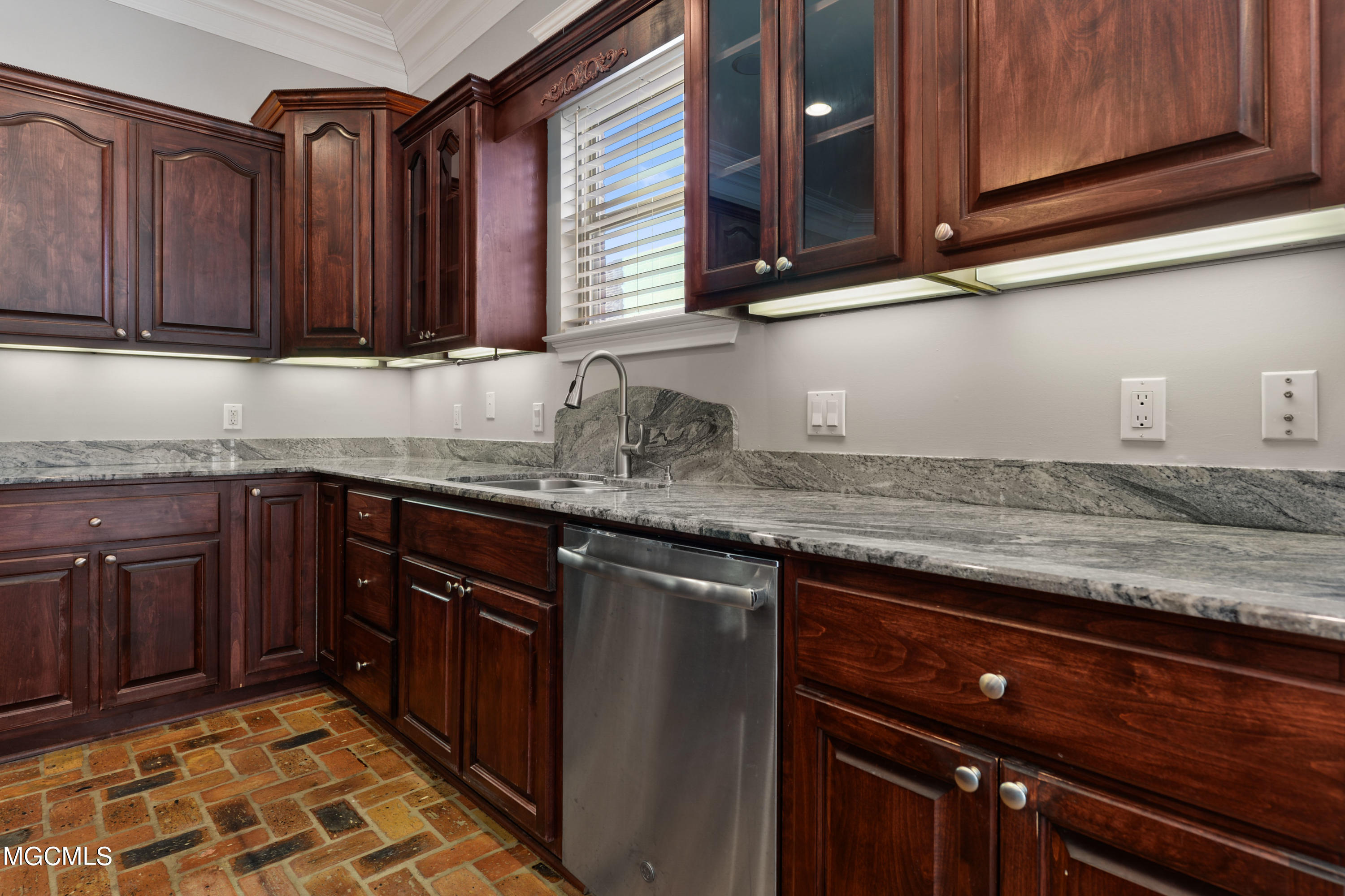 2328 Rue Maison Biloxi, MS 39532 - Photo 13 of 34 008