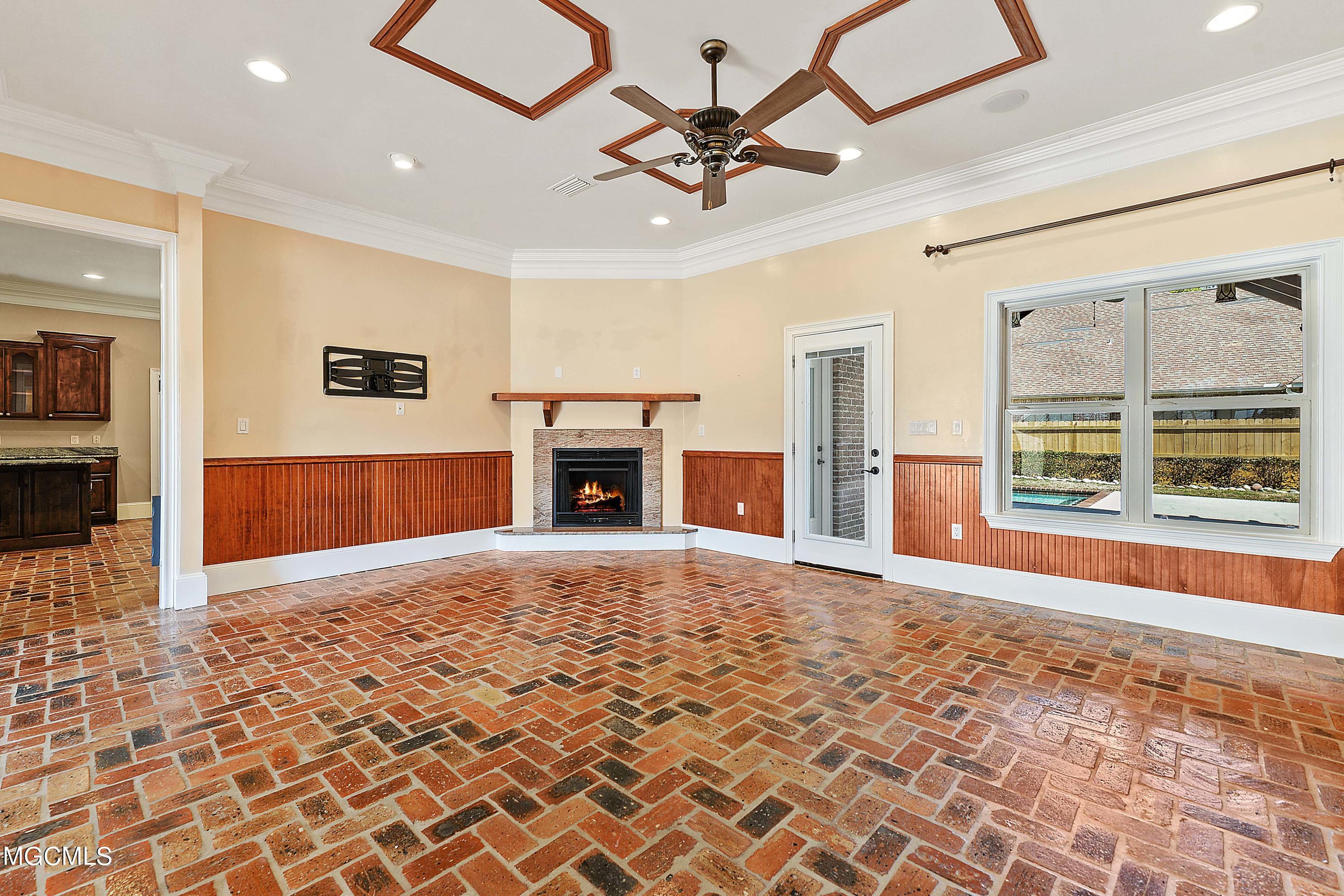 2328 Rue Maison Biloxi, MS 39532 - Photo 2 of 34 018