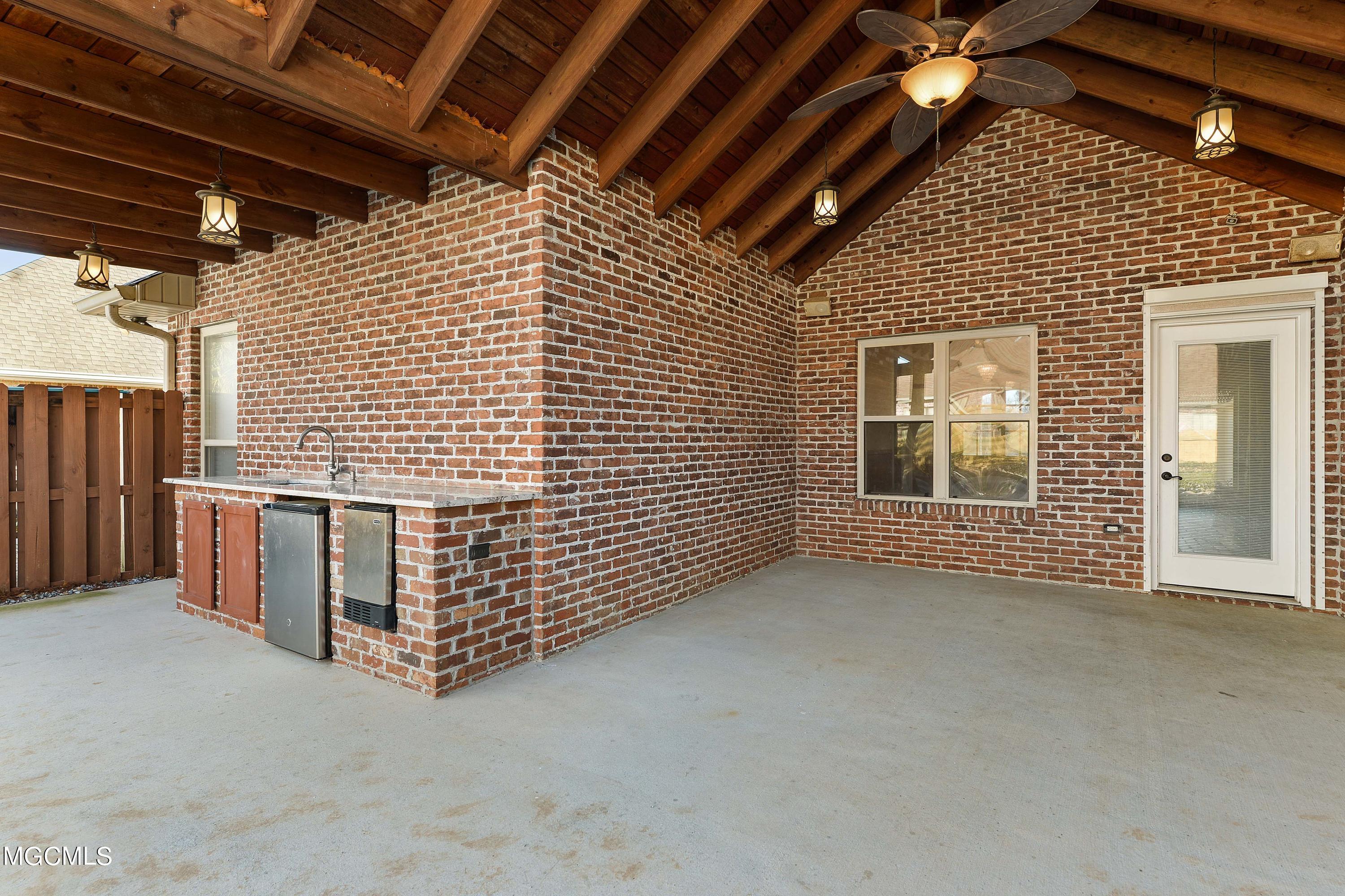 2328 Rue Maison Biloxi, MS 39532 - Photo 29 of 34 010