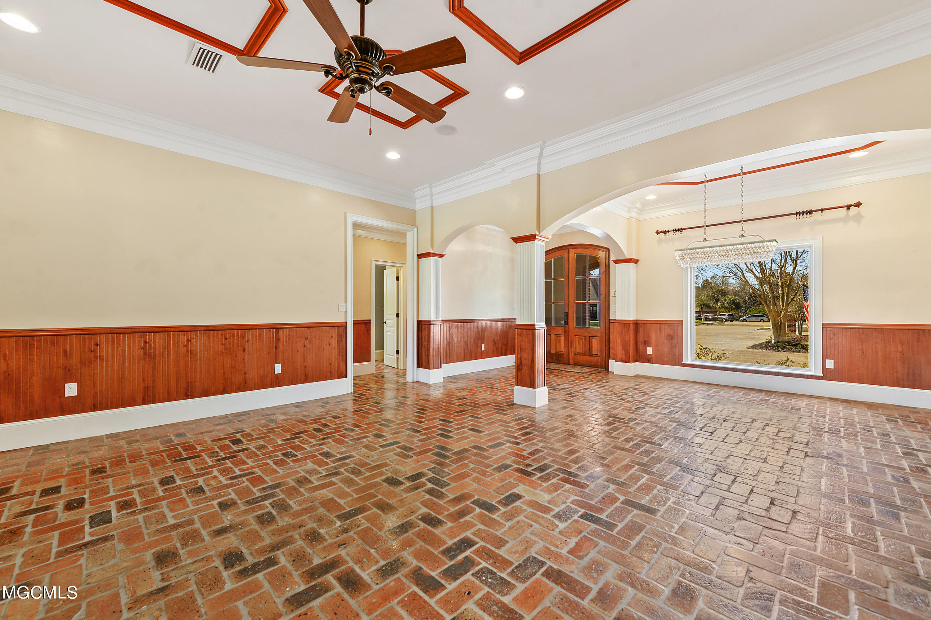 2328 Rue Maison Biloxi, MS 39532 - Photo 5 of 34 020