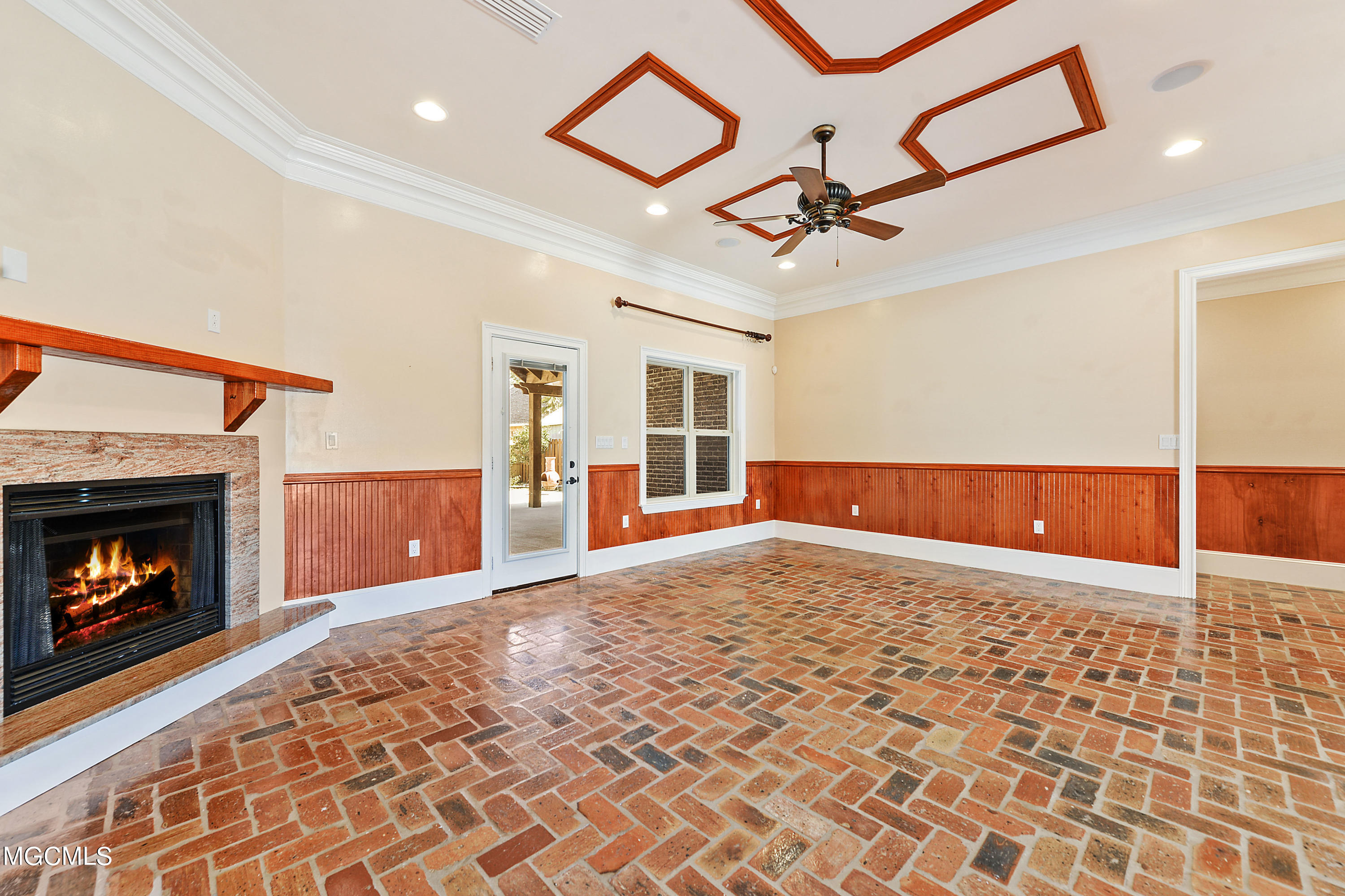 2328 Rue Maison Biloxi, MS 39532 - Photo 6 of 34 021