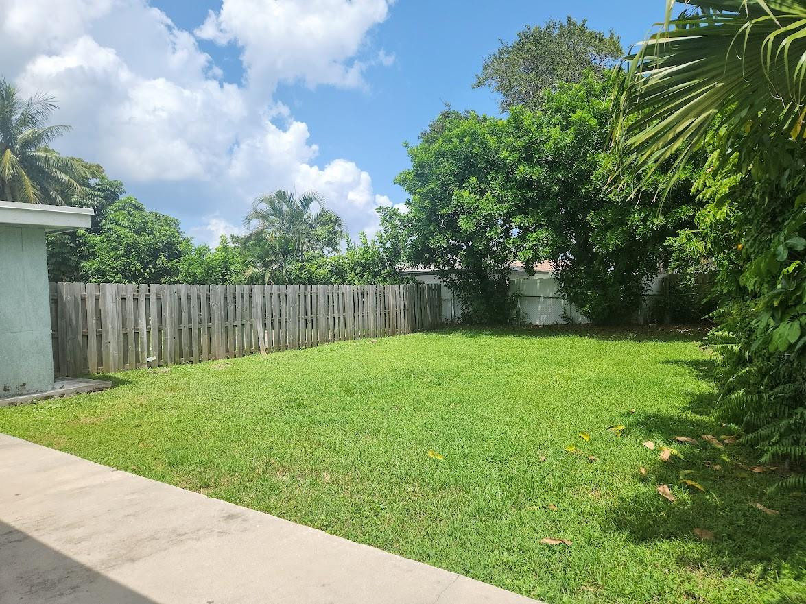 2940 Northeast 19th Terrace, Unit SOUTH SIDE Lighthouse Point, FL 33064 - Photo 5 of 12 Photo 5