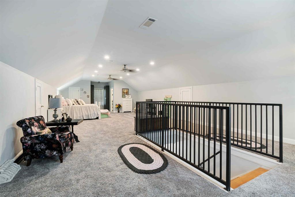 2205 County Road Blossom, TX 75416 - Photo 14 of 27 PRIVATE UPSTAIRS SUITE