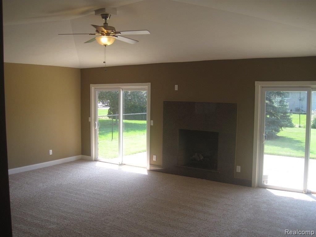 11398 Common Road Warren, MI 48093 - Photo 4 of 21 IMG_8001.JPG