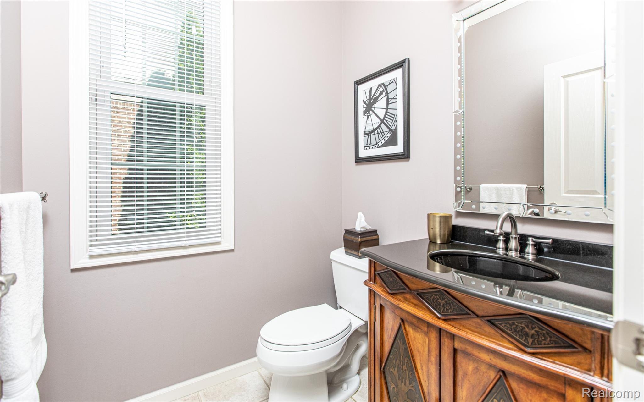 4124 Wincrest Lane Rochester, MI 48306 - Photo 17 of 39 Powder Room
