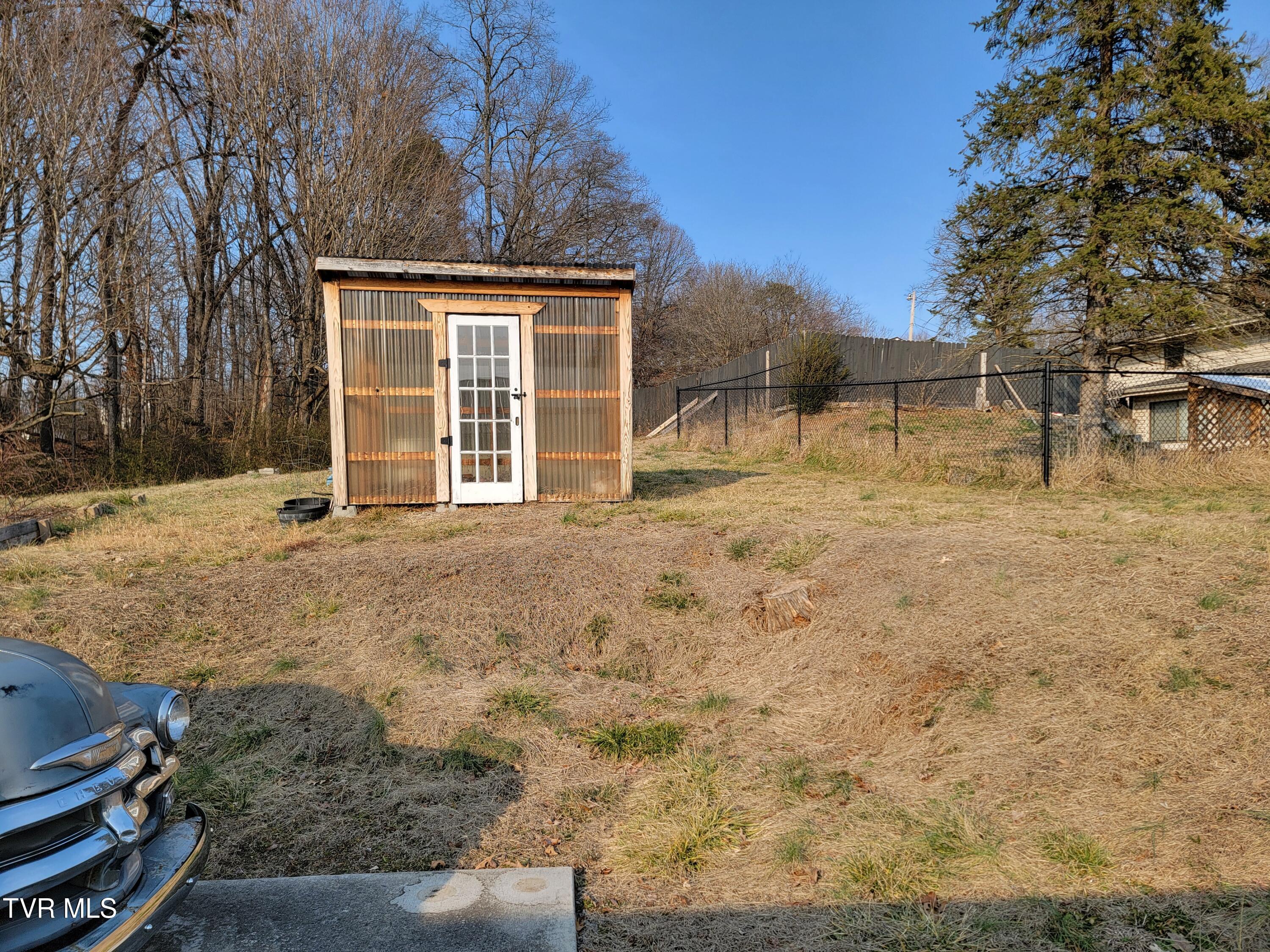 346 Panther Creek Road Morristown, TN 37814 - Photo 4 of 14 20260210_155706