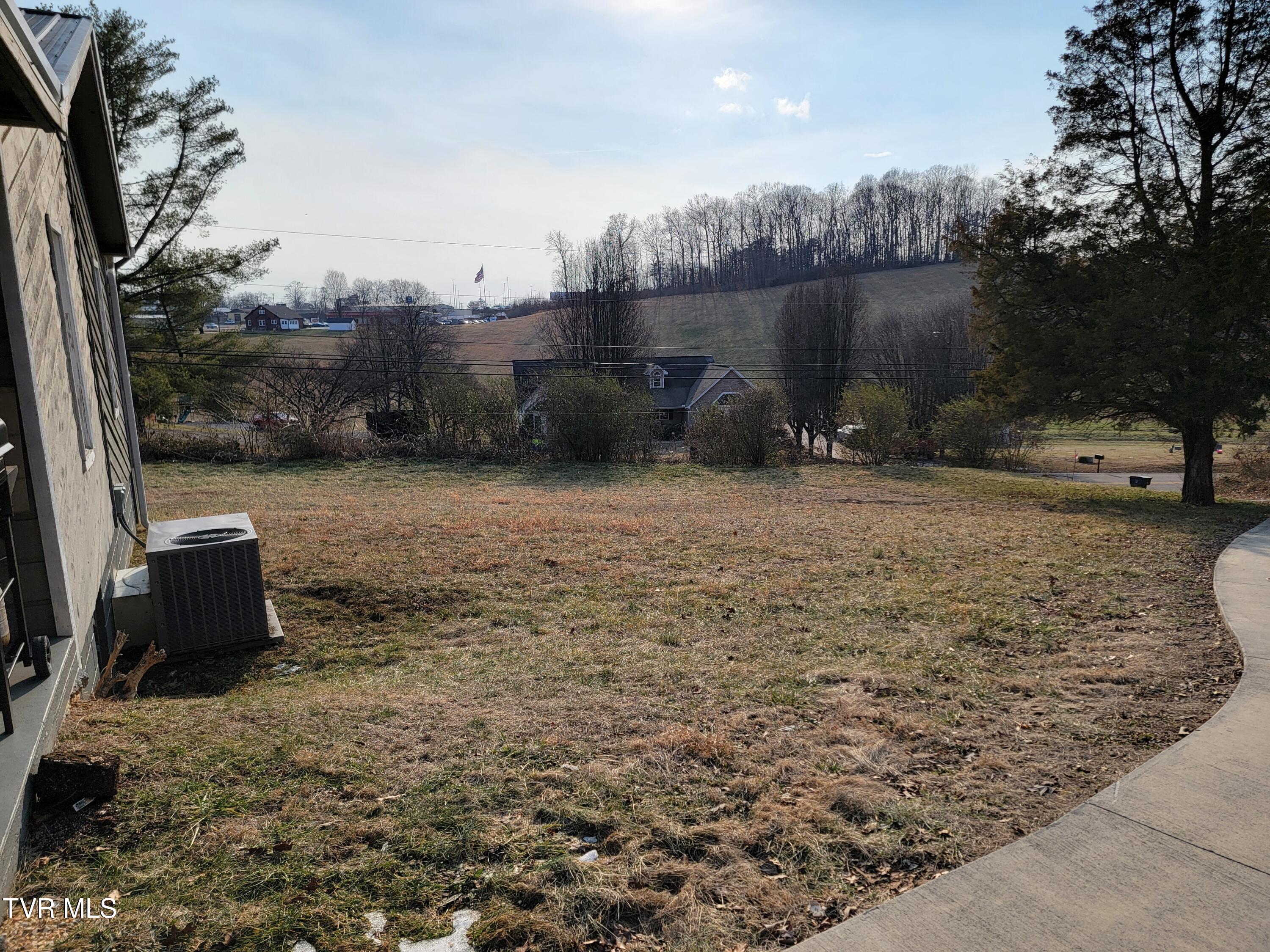 346 Panther Creek Road Morristown, TN 37814 - Photo 5 of 14 20260210_155724