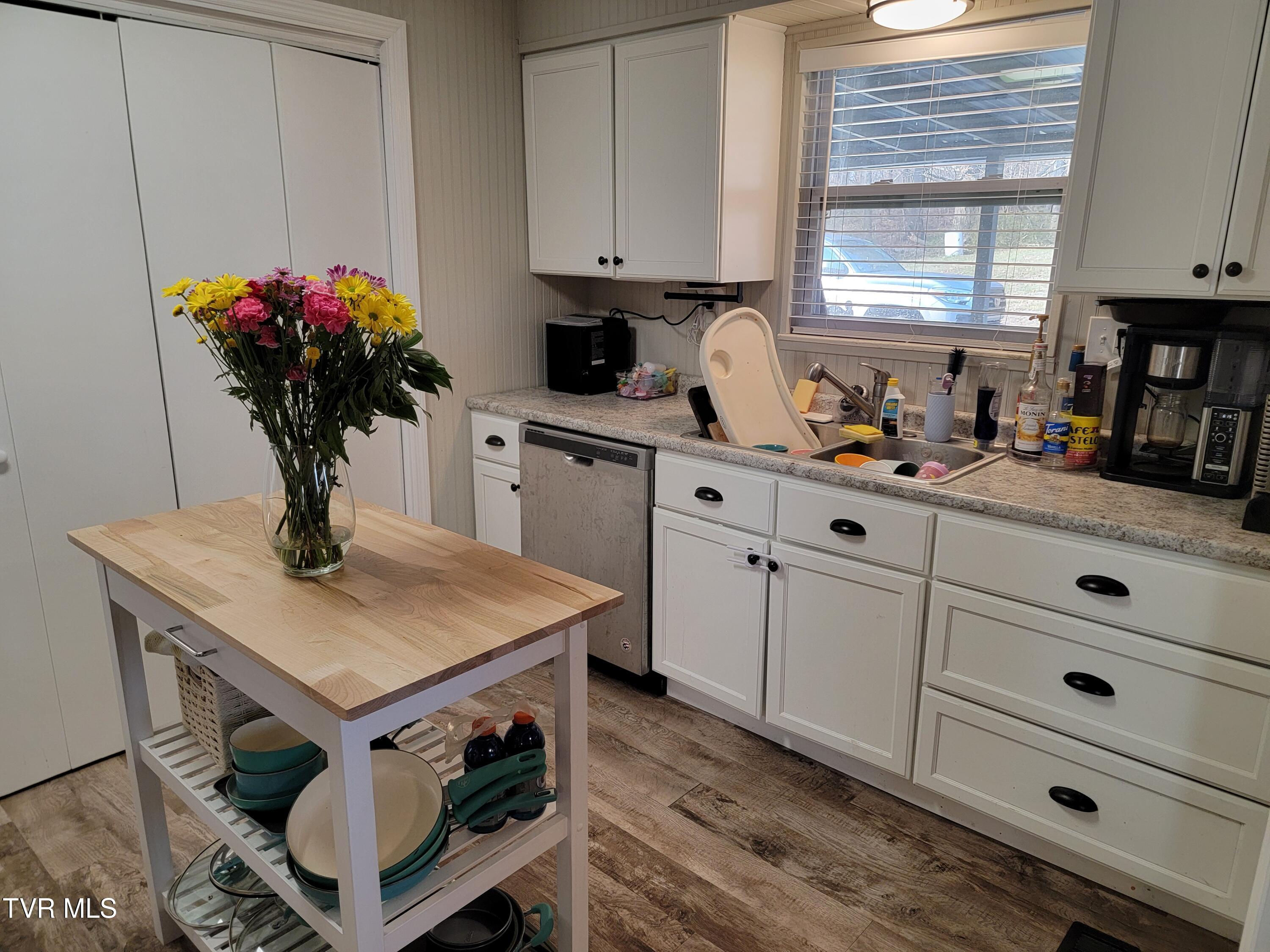 346 Panther Creek Road Morristown, TN 37814 - Photo 8 of 14 20260210_155051