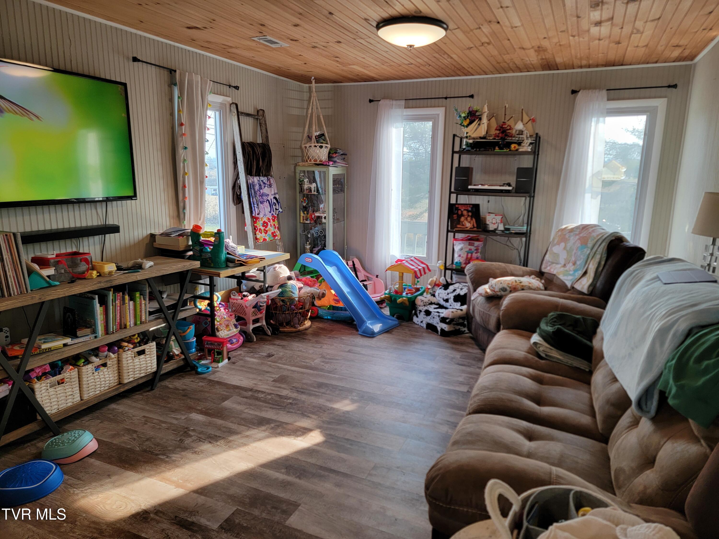 346 Panther Creek Road Morristown, TN 37814 - Photo 9 of 14 20260210_155110