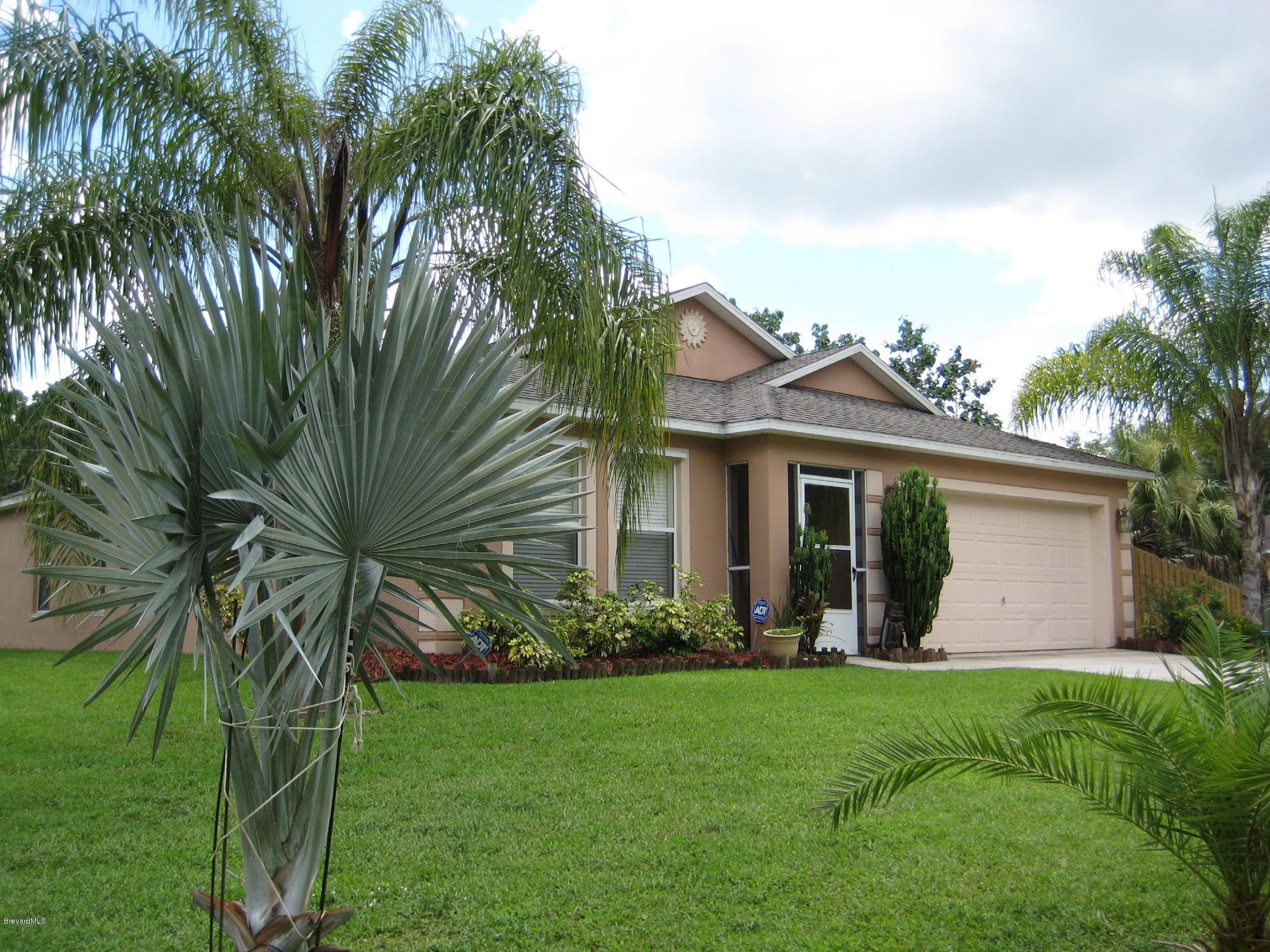732 Waterside Road Southeast Palm Bay, FL 32909 - Photo 1 of 24 IMG_2927
