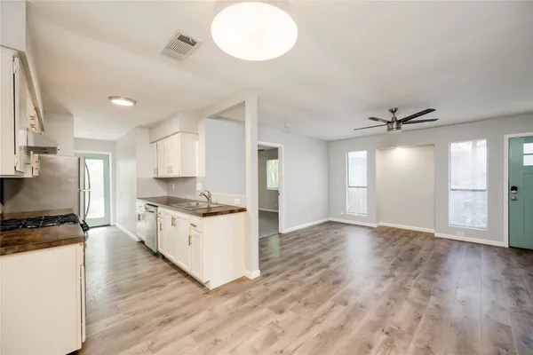 $1,450 | 915 Chisholm Cove, Round Rock, TX 78681