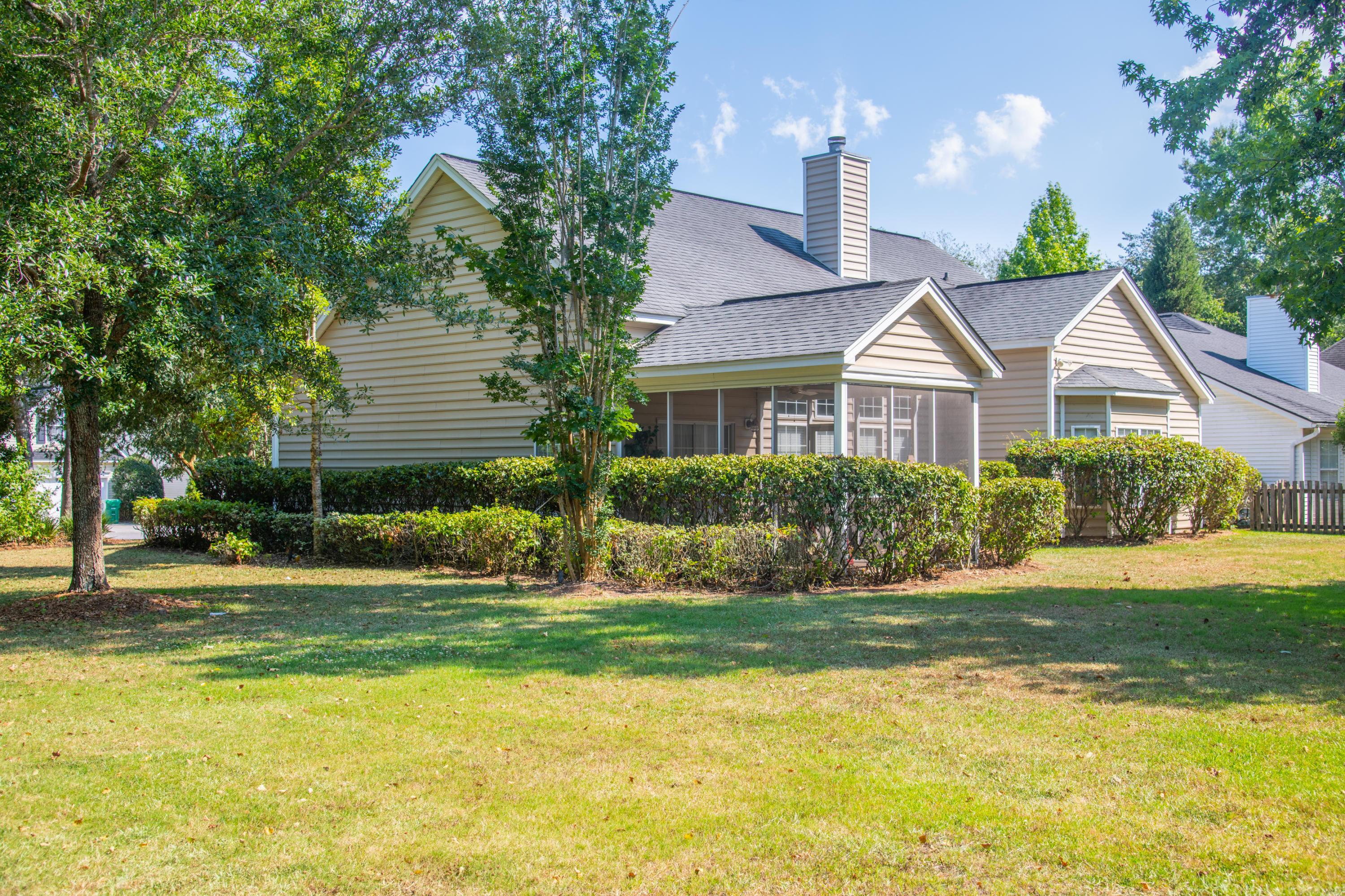 498 Pointe Of Oaks Road Summerville, SC 29485 - Photo 2 of 32 20190530-_8504314