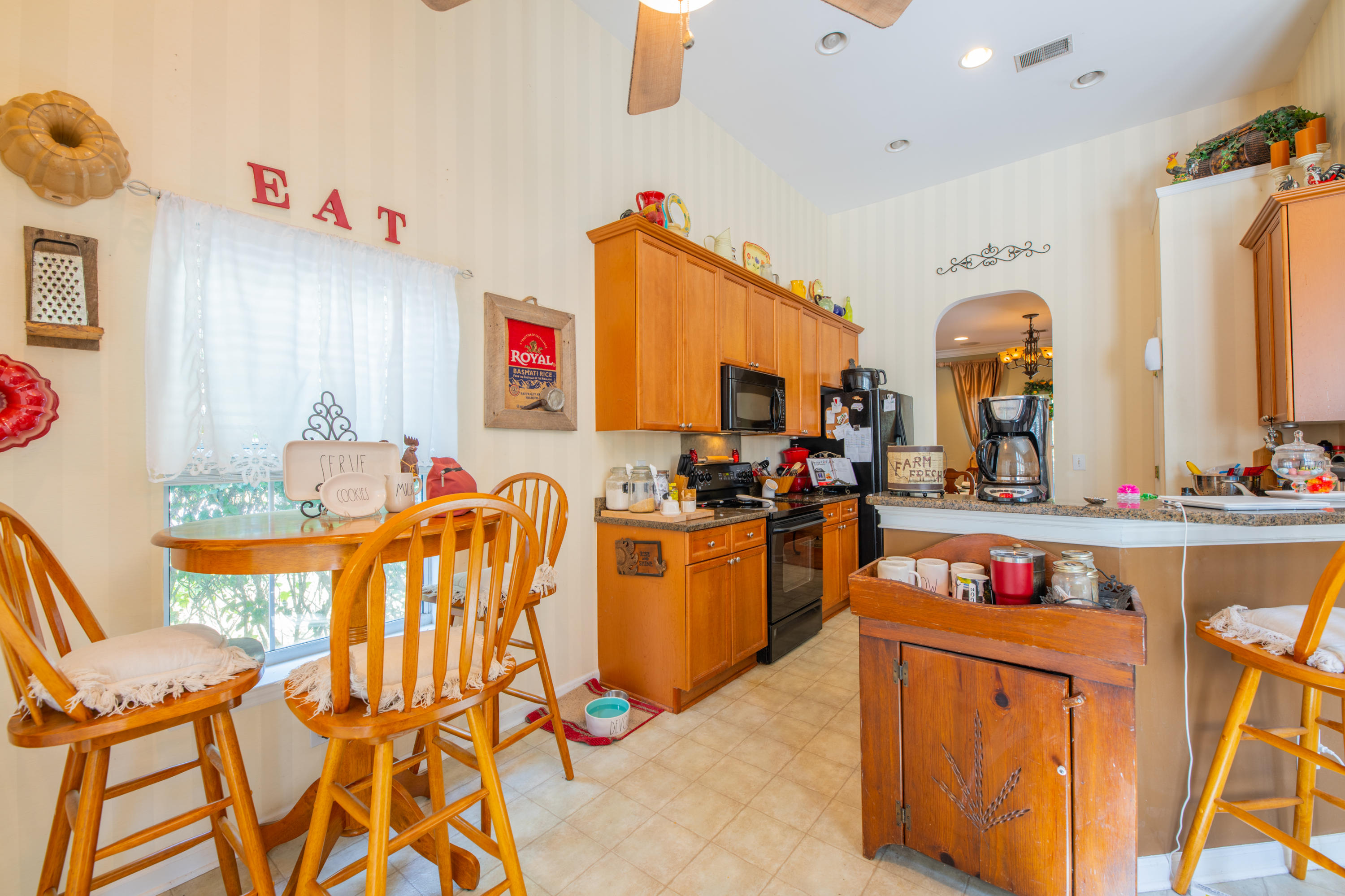 498 Pointe Of Oaks Road Summerville, SC 29485 - Photo 12 of 32 20190530-_8504356