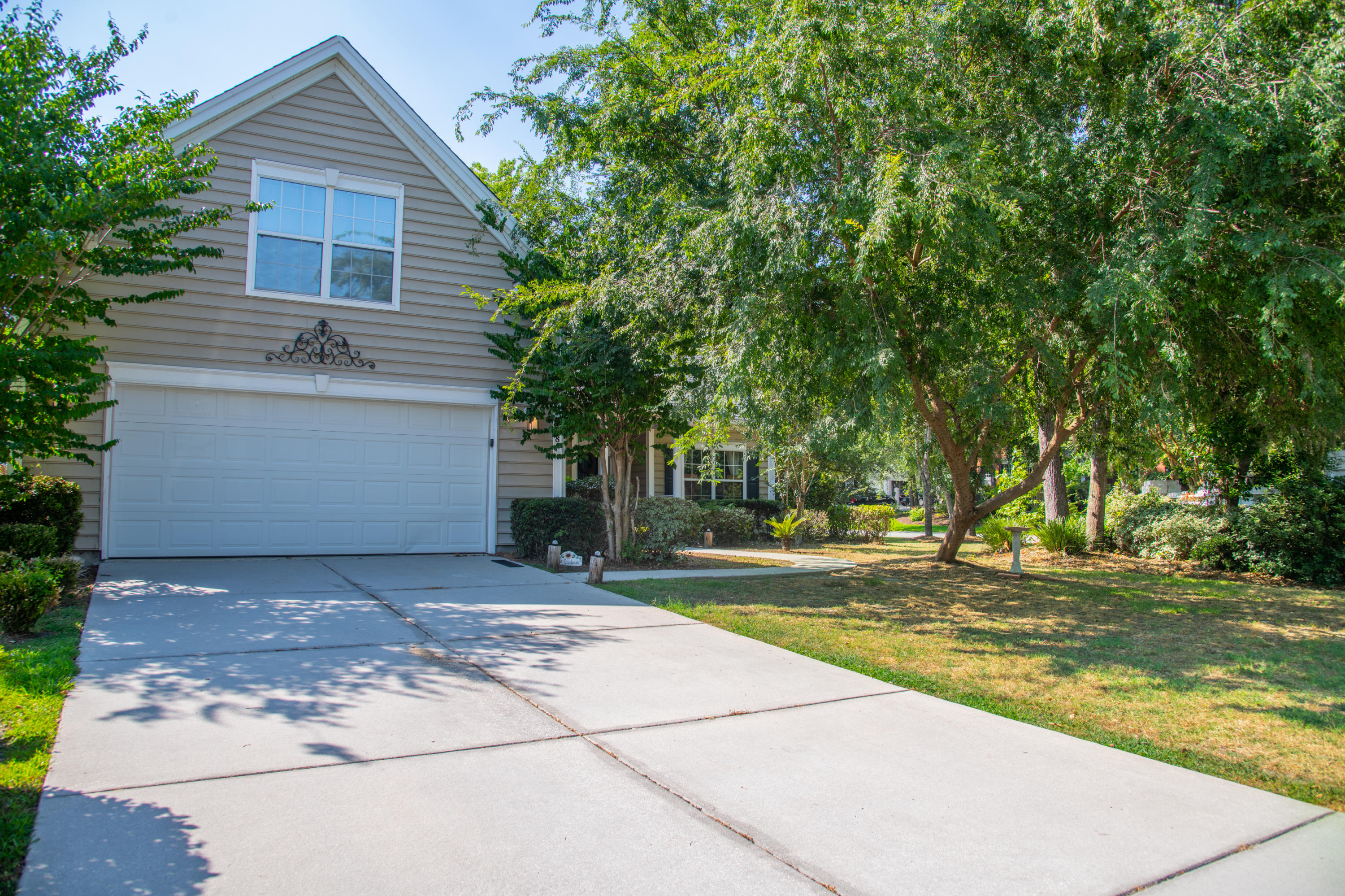 498 Pointe Of Oaks Road Summerville, SC 29485 - Photo 3 of 32 20190530-_8504327