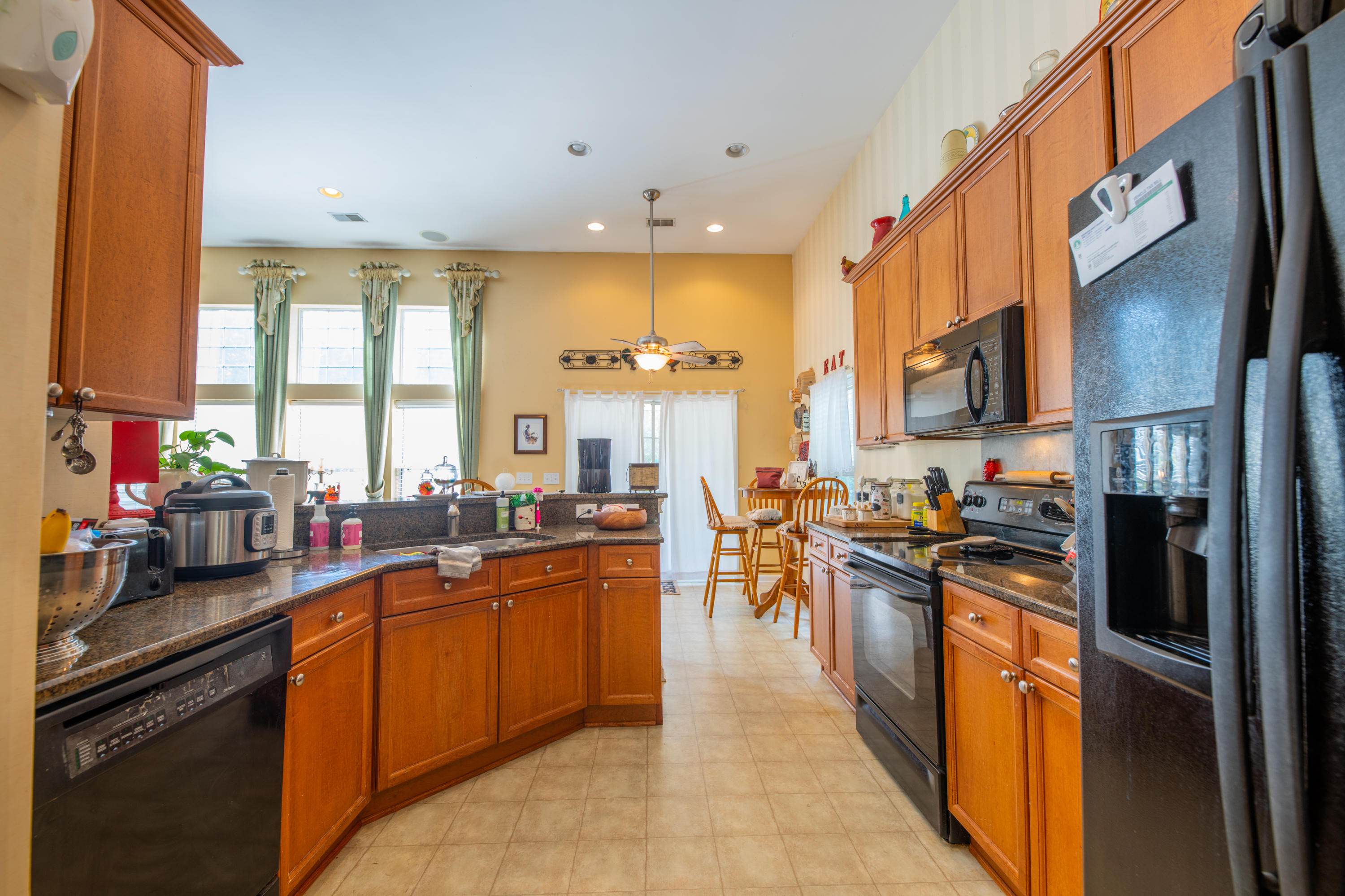 498 Pointe Of Oaks Road Summerville, SC 29485 - Photo 10 of 32 20190530-_8504341