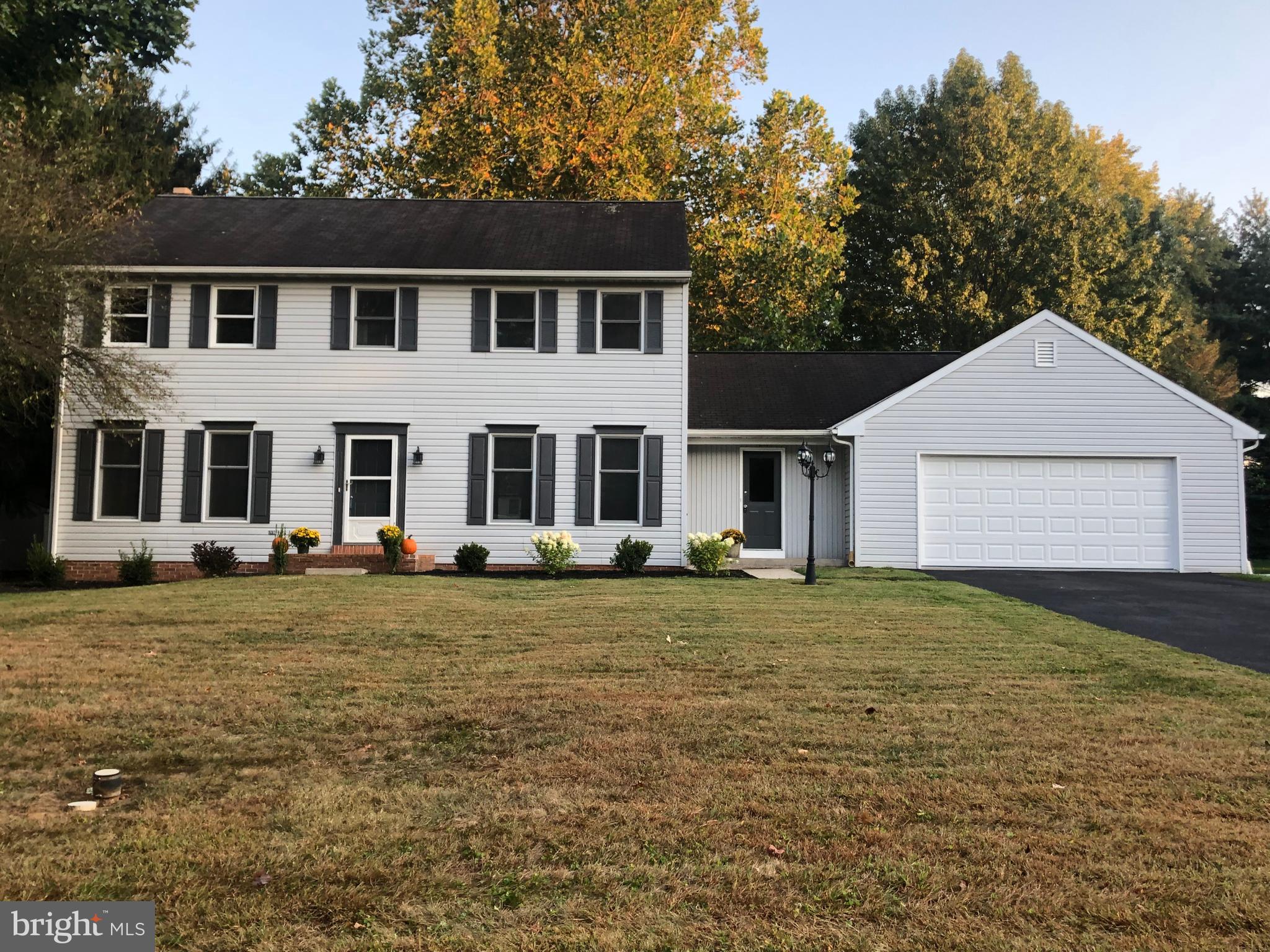 512 Randolph Drive Lititz, PA 17543 - Photo 1 of 27 Gallery Image 1