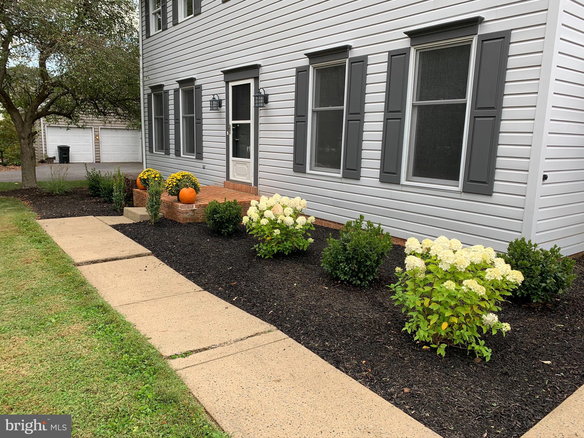 512 Randolph Drive Lititz, PA 17543 - Photo 2 of 27 Gallery Image 2
