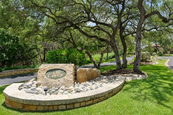 $795,000 | 906 Moonlight Bay Drive, Spicewood, TX 78669