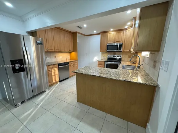 $2,700 | 842 Southwest 89th Avenue, Unit A, Miami, FL 33174