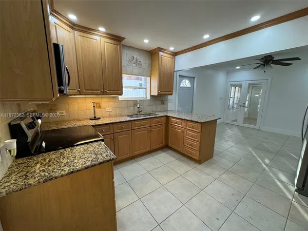 $2,700 | 842 Southwest 89th Avenue, Unit A, Miami, FL 33174