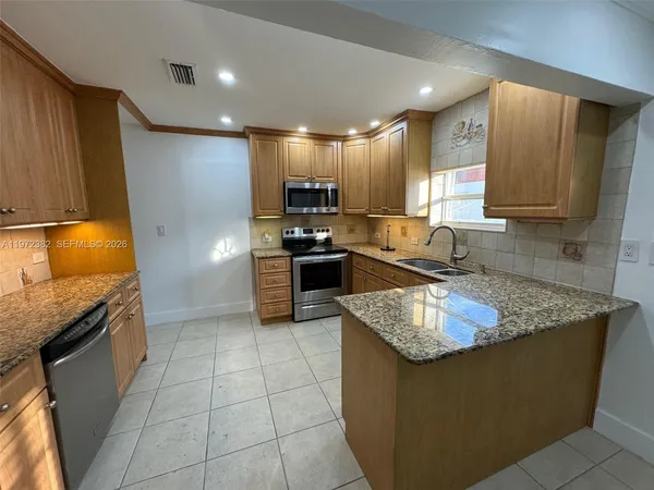 $2,700 | 842 Southwest 89th Avenue, Unit A, Miami, FL 33174