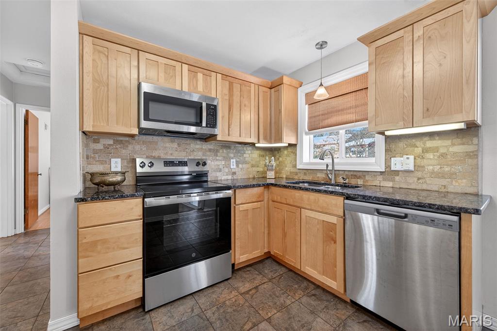 1335 Pinetree Lane Webster Groves, MO 63119 - Photo 12 of 36