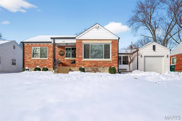 $324,900 | 1335 Pinetree Lane, Webster Groves, MO 63119