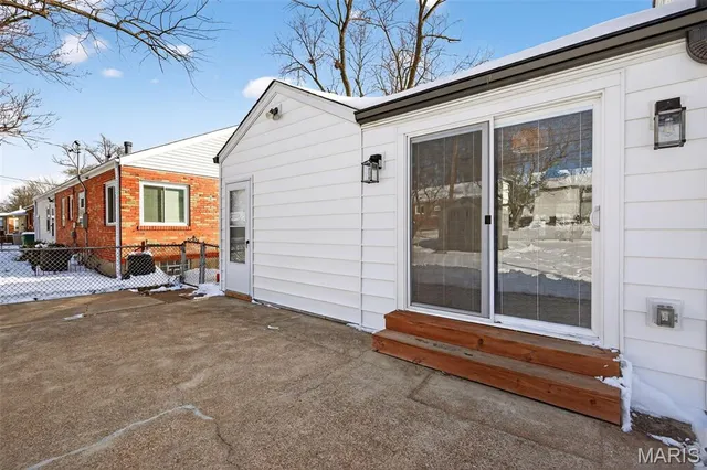 $324,900 | 1335 Pinetree Lane, Webster Groves, MO 63119