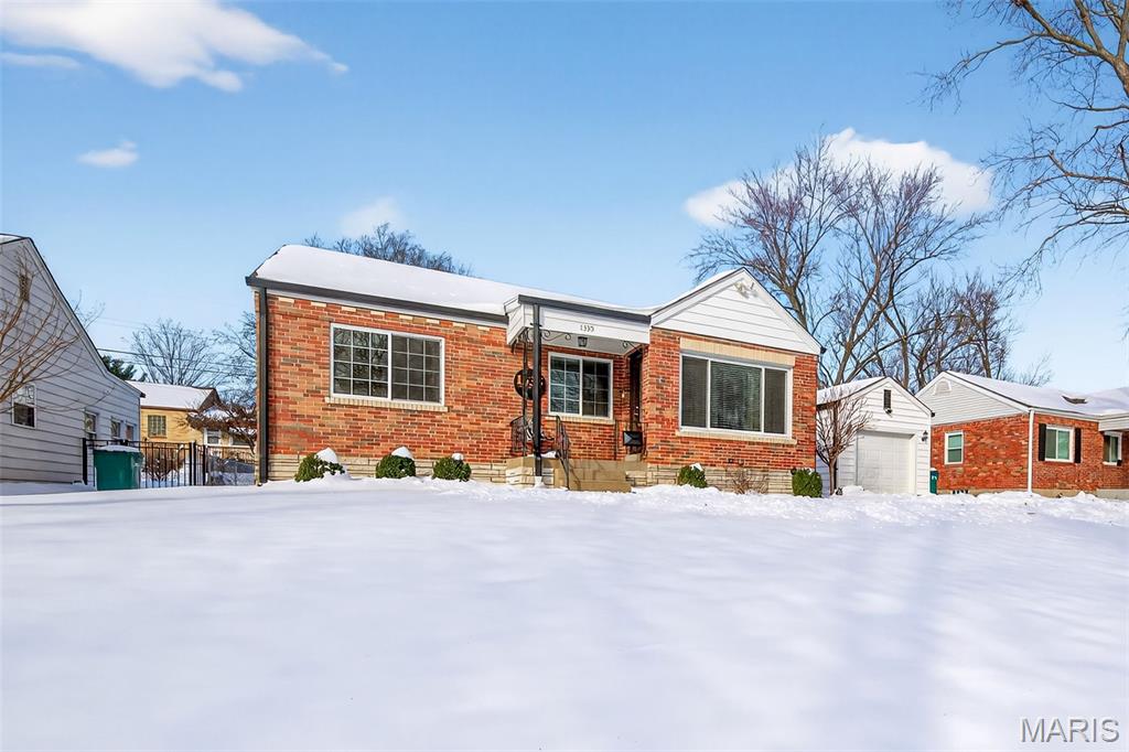 1335 Pinetree Lane Webster Groves, MO 63119 - Photo 3 of 36