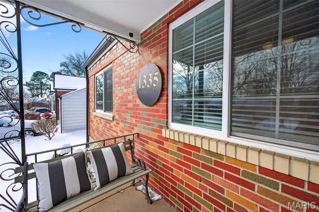 $324,900 | 1335 Pinetree Lane, Webster Groves, MO 63119