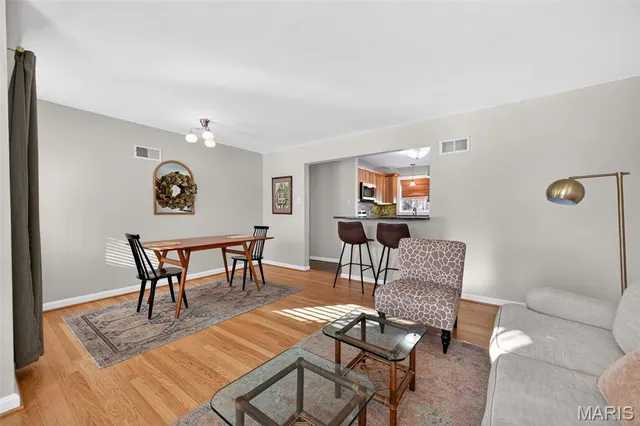 $324,900 | 1335 Pinetree Lane, Webster Groves, MO 63119