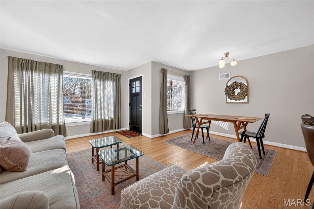 1335 Pinetree Lane Webster Groves, MO 63119 - Photo 8 of 36