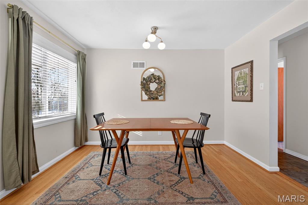 1335 Pinetree Lane Webster Groves, MO 63119 - Photo 9 of 36