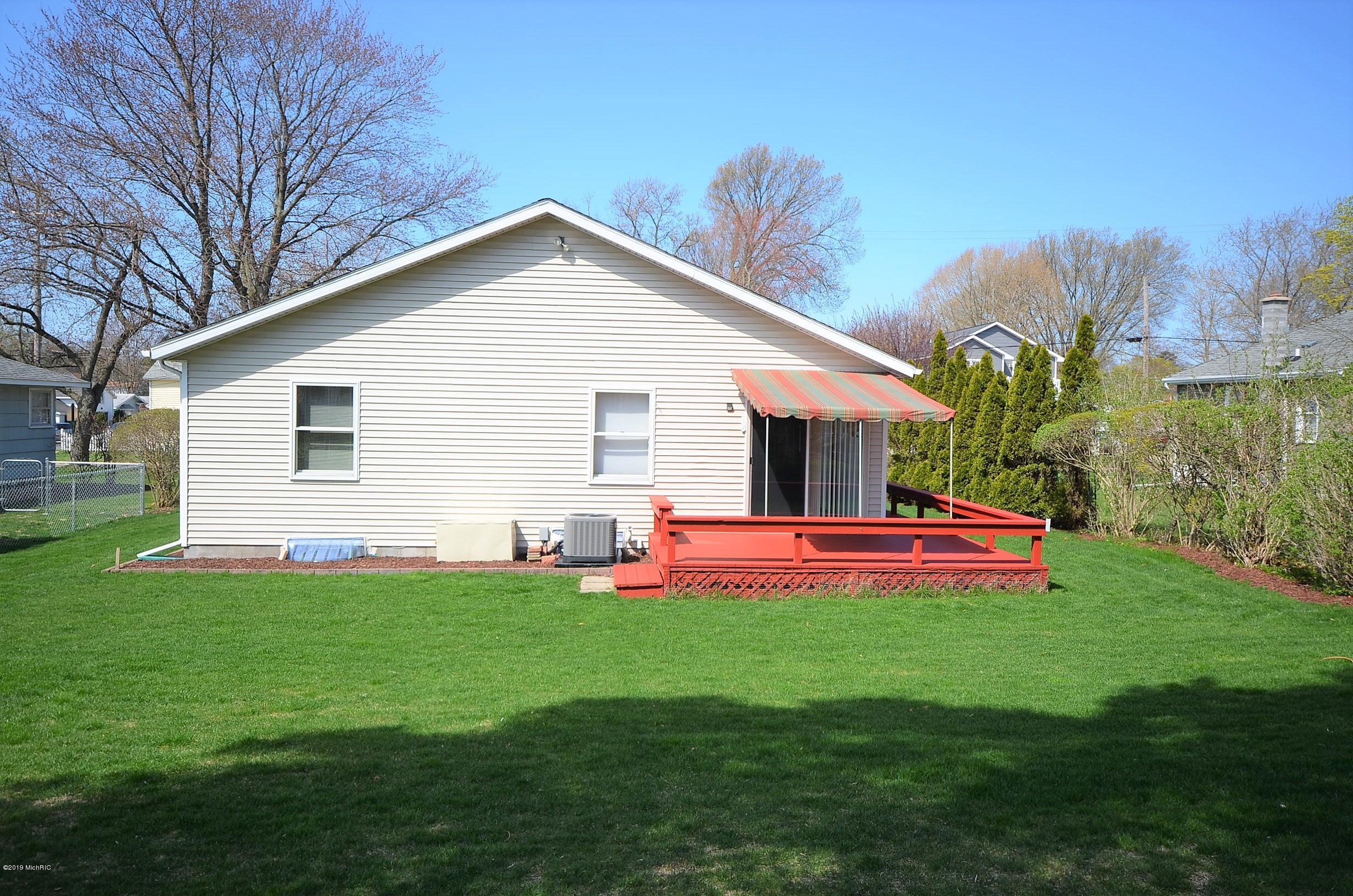 314 Prospect Street Spring Lake, MI 49456 - Photo 8 of 11 314 Prospect