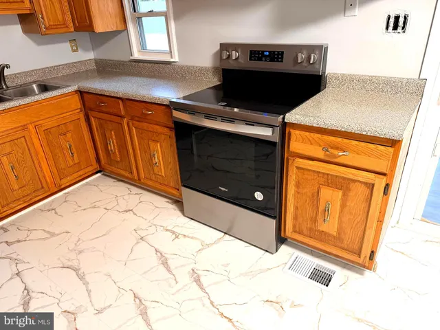 $2,600 | 5052 Lakeland Court, Woodbridge, VA 22193