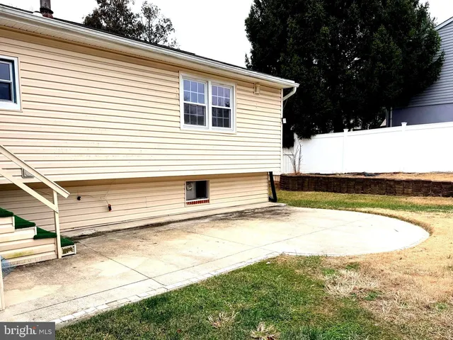 $2,600 | 5052 Lakeland Court, Woodbridge, VA 22193