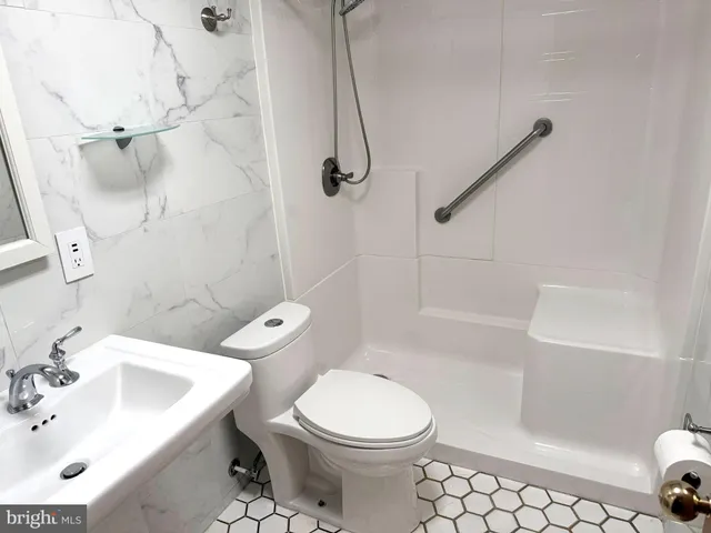 $2,600 | 5052 Lakeland Court, Woodbridge, VA 22193